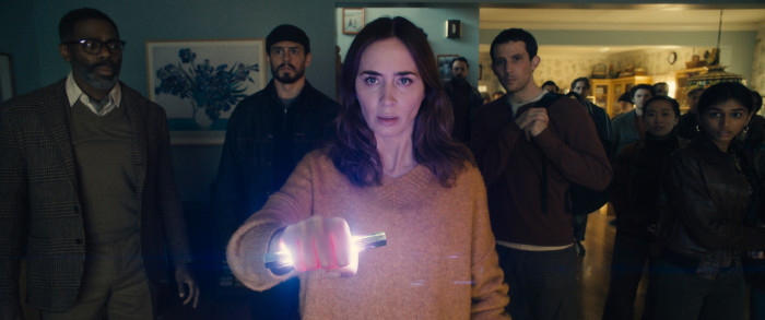 Emily Blunt spielt in Disclosure Day eine Moderatorin mit rätselhaften Fähigkeiten. (Bild: Universal Pictures)